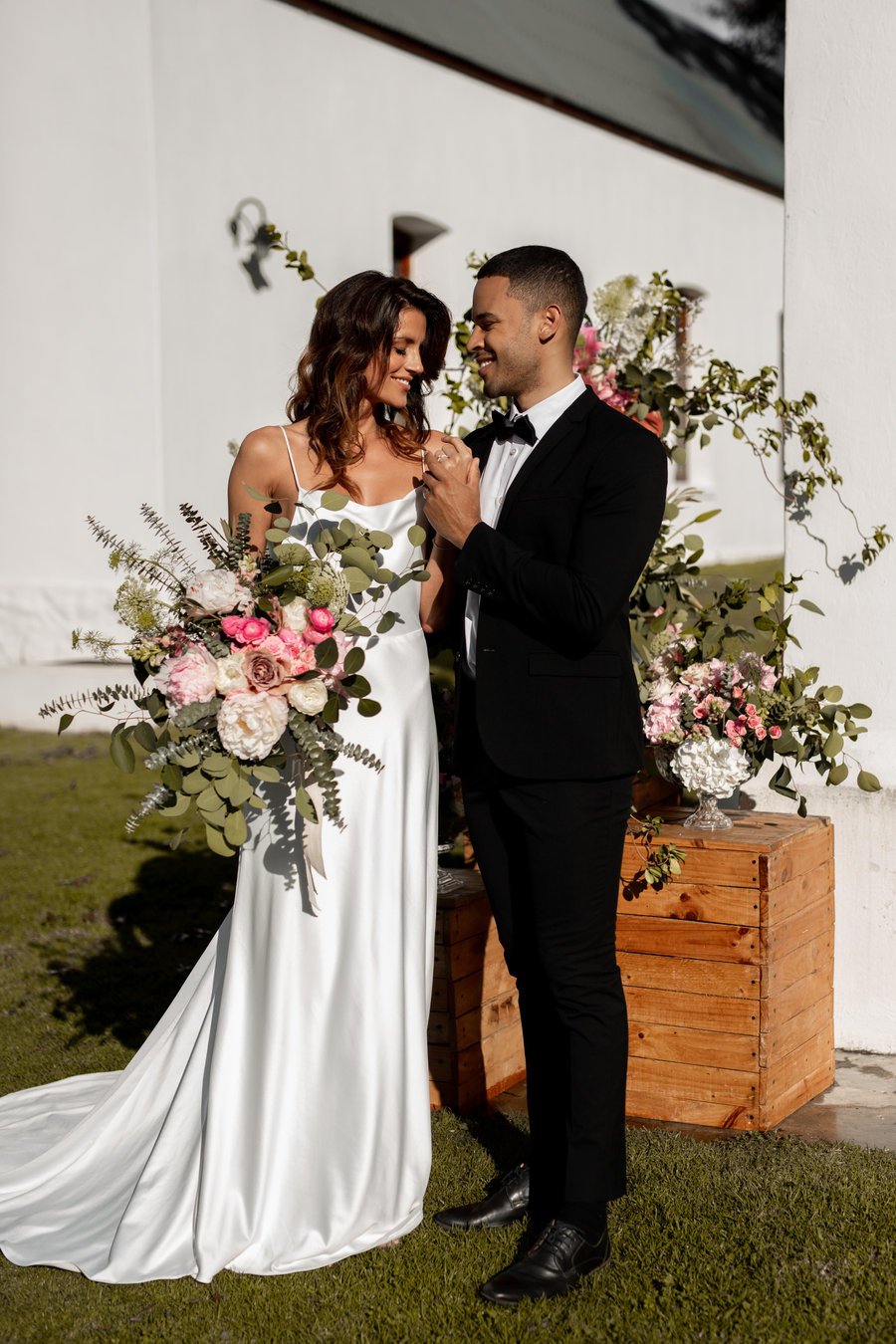 Brautpaar mit Trauringen